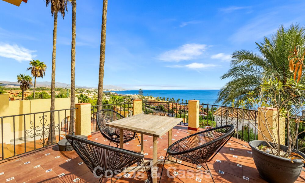 Authentique villa méditerranéenne avec vue imprenable sur la mer à vendre à l'ouest du centre d'Estepona 788988