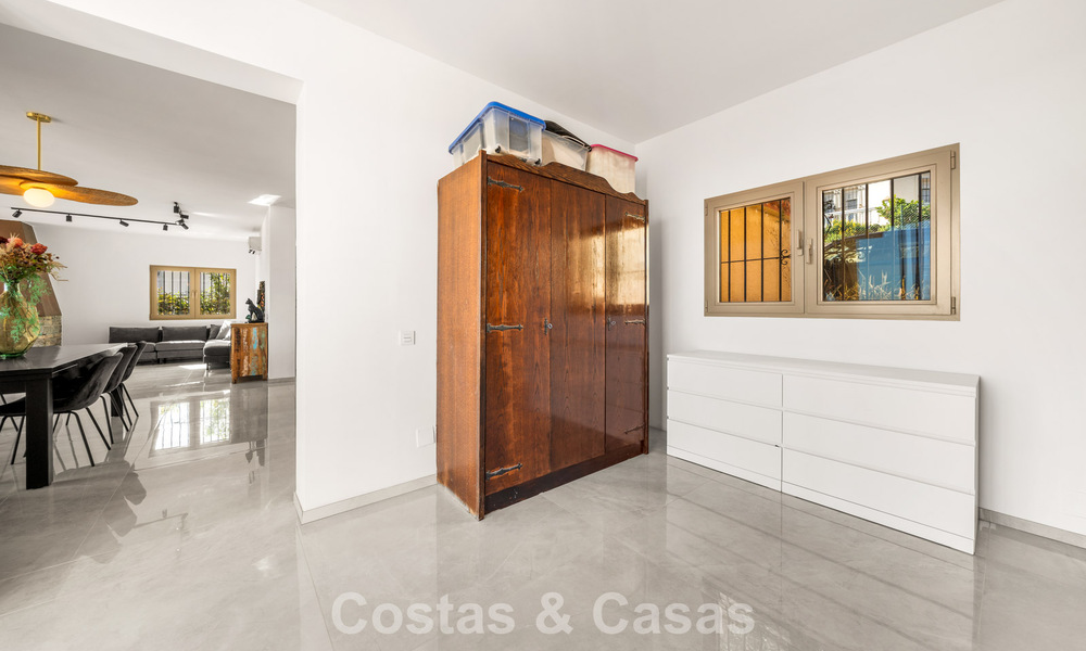 Authentique villa méditerranéenne avec vue imprenable sur la mer à vendre à l'ouest du centre d'Estepona 788991