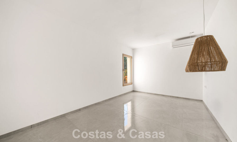 Authentique villa méditerranéenne avec vue imprenable sur la mer à vendre à l'ouest du centre d'Estepona 788998