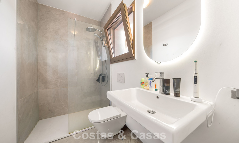 Authentique villa méditerranéenne avec vue imprenable sur la mer à vendre à l'ouest du centre d'Estepona 789010