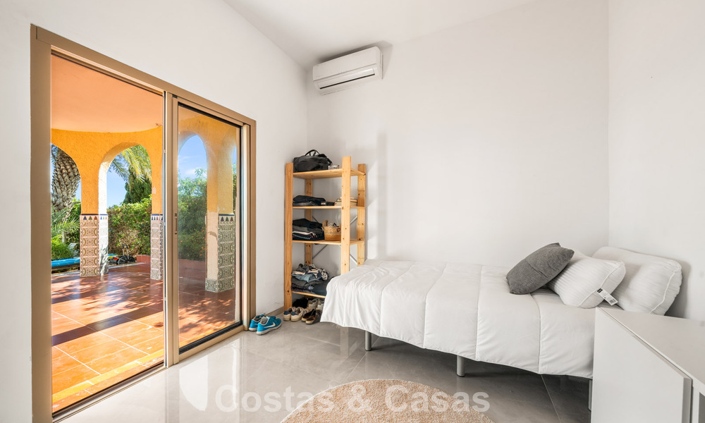 Authentique villa méditerranéenne avec vue imprenable sur la mer à vendre à l'ouest du centre d'Estepona 789012