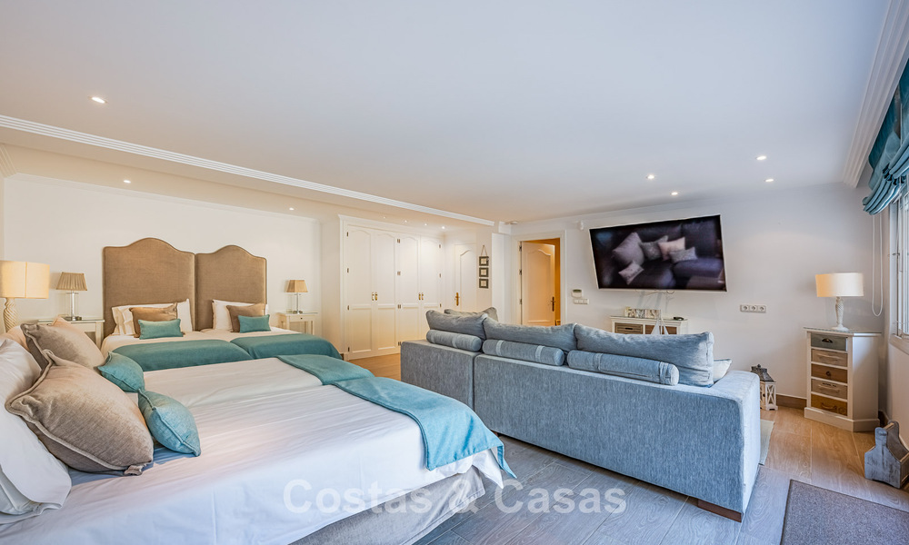 Villa de style espagnol à vendre en bordure d’un parcours de golf, dans résidence sécurisée de La Quinta, Marbella - Benahavís 789242