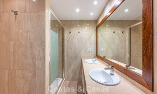 Villa de style espagnol à vendre en bordure d’un parcours de golf, dans résidence sécurisée de La Quinta, Marbella - Benahavís 789243 