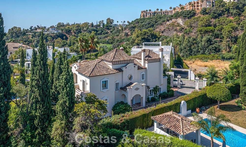 Villa de style espagnol à vendre en bordure d’un parcours de golf, dans résidence sécurisée de La Quinta, Marbella - Benahavís 789245