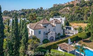 Villa de style espagnol à vendre en bordure d’un parcours de golf, dans résidence sécurisée de La Quinta, Marbella - Benahavís 789245 