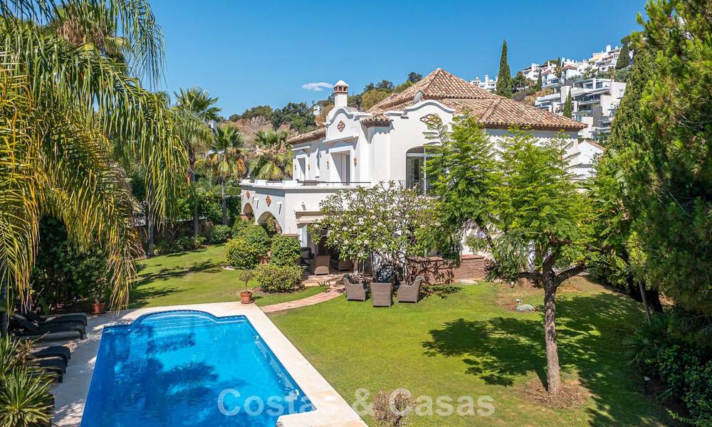 Villa de style espagnol à vendre en bordure d’un parcours de golf, dans résidence sécurisée de La Quinta, Marbella - Benahavís 789247