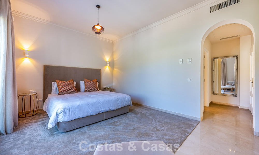 Villa de style espagnol à vendre en bordure d’un parcours de golf, dans résidence sécurisée de La Quinta, Marbella - Benahavís 789250