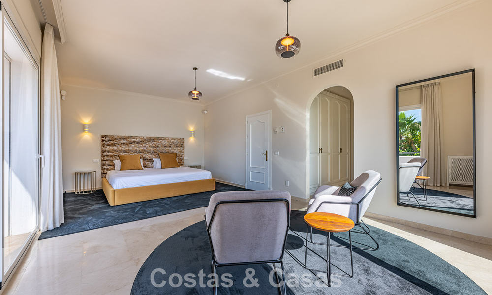 Villa de style espagnol à vendre en bordure d’un parcours de golf, dans résidence sécurisée de La Quinta, Marbella - Benahavís 789256