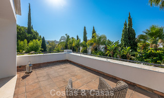 Villa de style espagnol à vendre en bordure d’un parcours de golf, dans résidence sécurisée de La Quinta, Marbella - Benahavís 789259 