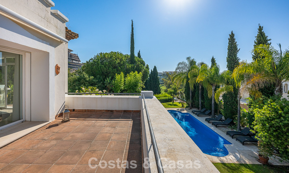 Villa de style espagnol à vendre en bordure d’un parcours de golf, dans résidence sécurisée de La Quinta, Marbella - Benahavís 789262