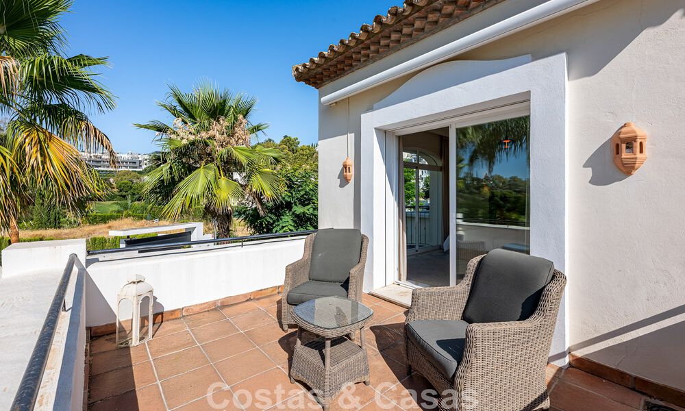 Villa de style espagnol à vendre en bordure d’un parcours de golf, dans résidence sécurisée de La Quinta, Marbella - Benahavís 789267