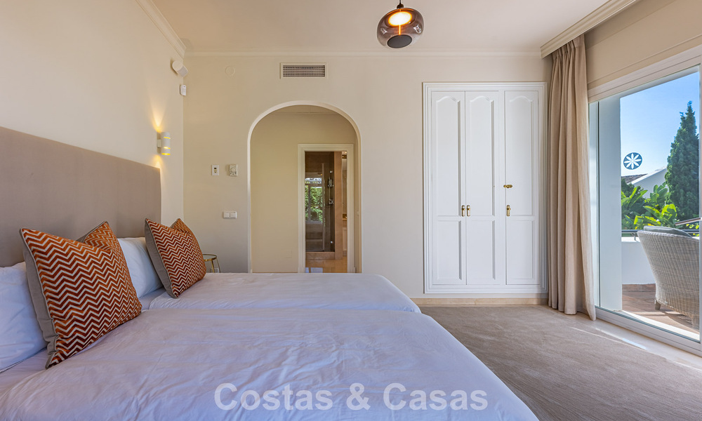 Villa de style espagnol à vendre en bordure d’un parcours de golf, dans résidence sécurisée de La Quinta, Marbella - Benahavís 789269