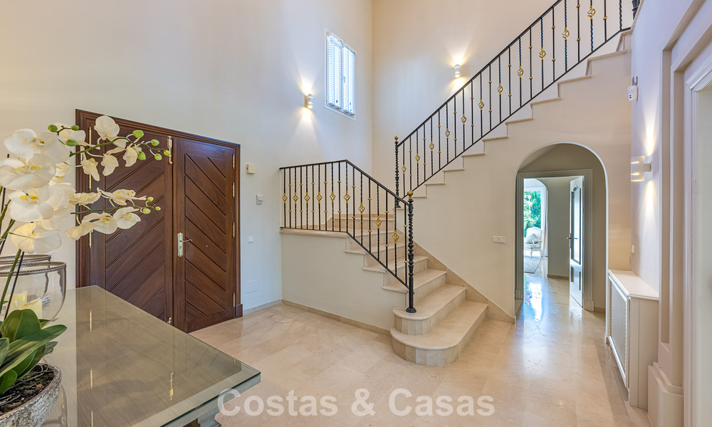 Villa de style espagnol à vendre en bordure d’un parcours de golf, dans résidence sécurisée de La Quinta, Marbella - Benahavís 789272