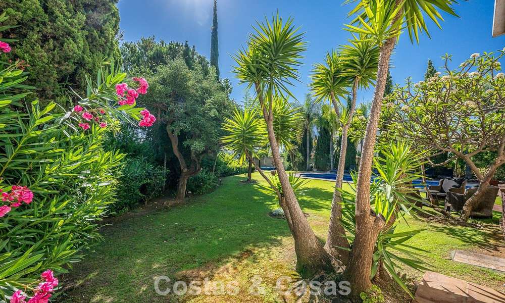 Villa de style espagnol à vendre en bordure d’un parcours de golf, dans résidence sécurisée de La Quinta, Marbella - Benahavís 789276