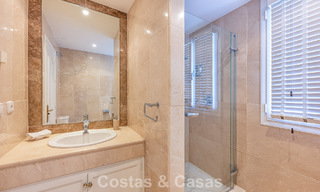 Villa de style espagnol à vendre en bordure d’un parcours de golf, dans résidence sécurisée de La Quinta, Marbella - Benahavís 789277 