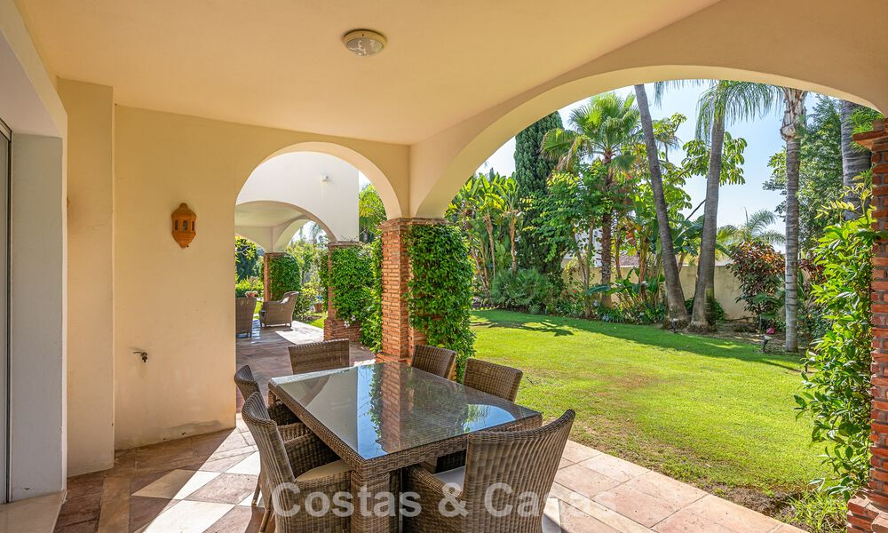 Villa de style espagnol à vendre en bordure d’un parcours de golf, dans résidence sécurisée de La Quinta, Marbella - Benahavís 789281