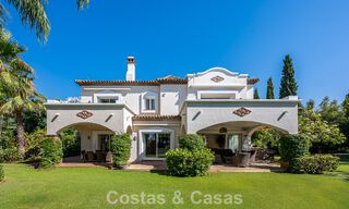 Villa de style espagnol à vendre en bordure d’un parcours de golf, dans résidence sécurisée de La Quinta, Marbella - Benahavís 789284 