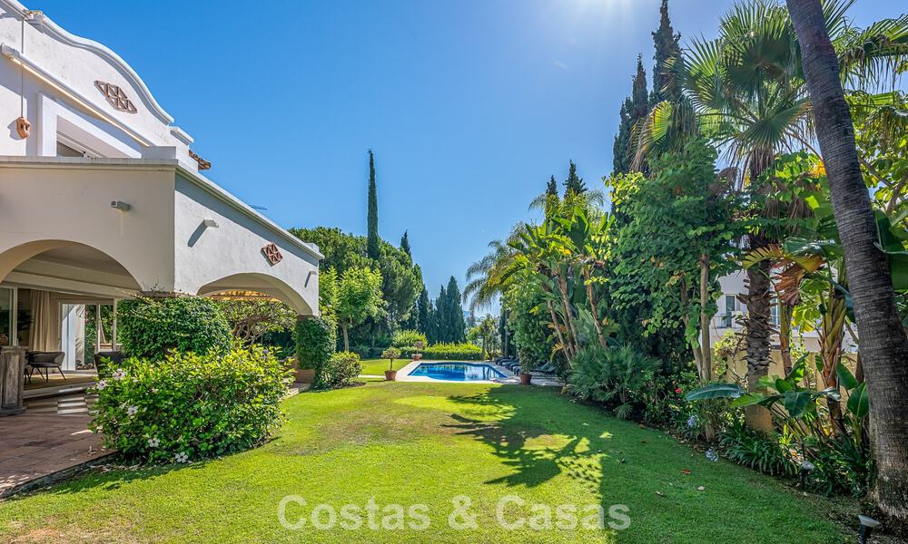 Villa de style espagnol à vendre en bordure d’un parcours de golf, dans résidence sécurisée de La Quinta, Marbella - Benahavís 789285