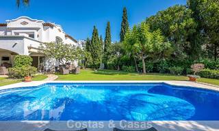 Villa de style espagnol à vendre en bordure d’un parcours de golf, dans résidence sécurisée de La Quinta, Marbella - Benahavís 789286 