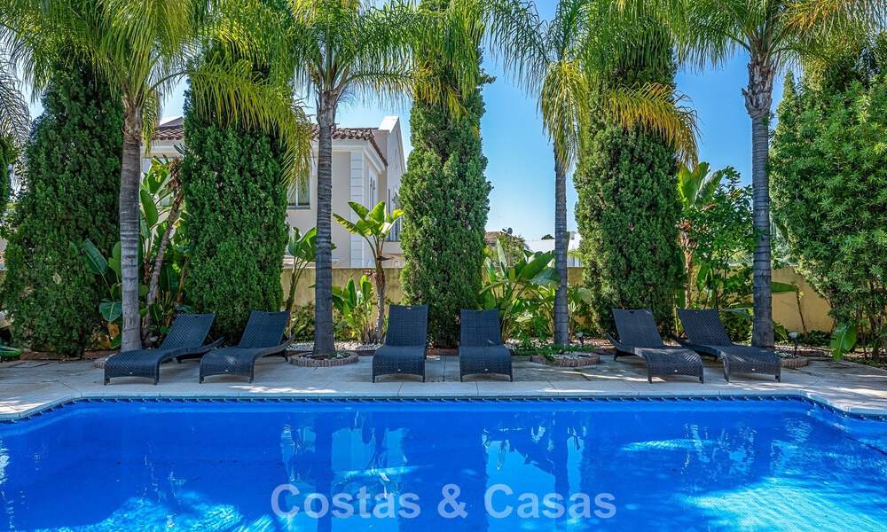 Villa de style espagnol à vendre en bordure d’un parcours de golf, dans résidence sécurisée de La Quinta, Marbella - Benahavís 789289