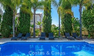 Villa de style espagnol à vendre en bordure d’un parcours de golf, dans résidence sécurisée de La Quinta, Marbella - Benahavís 789289 