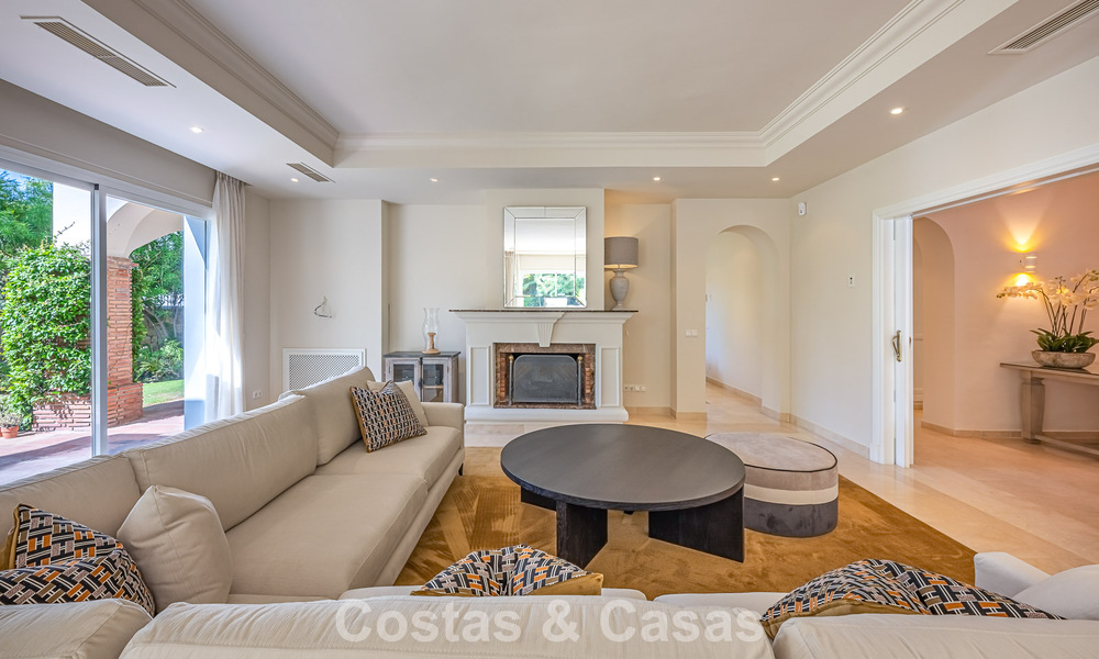 Villa de style espagnol à vendre en bordure d’un parcours de golf, dans résidence sécurisée de La Quinta, Marbella - Benahavís 789292