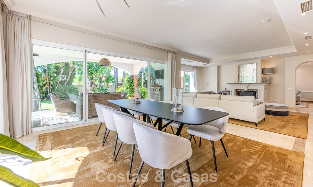 Villa de style espagnol à vendre en bordure d’un parcours de golf, dans résidence sécurisée de La Quinta, Marbella - Benahavís 789293