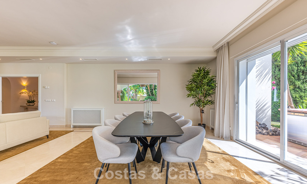 Villa de style espagnol à vendre en bordure d’un parcours de golf, dans résidence sécurisée de La Quinta, Marbella - Benahavís 789294