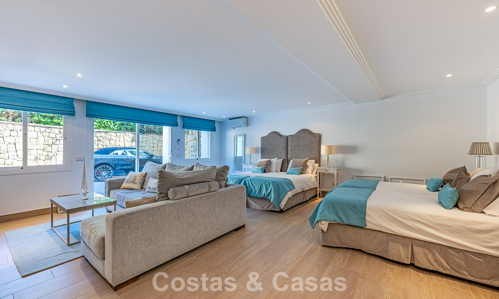 Villa de style espagnol à vendre en bordure d’un parcours de golf, dans résidence sécurisée de La Quinta, Marbella - Benahavís 789299