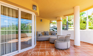 Duplex rénové à vendre à distance de marche de commodités locales et de Puerto Banús à Nueva Andalucia, Marbella 789340 