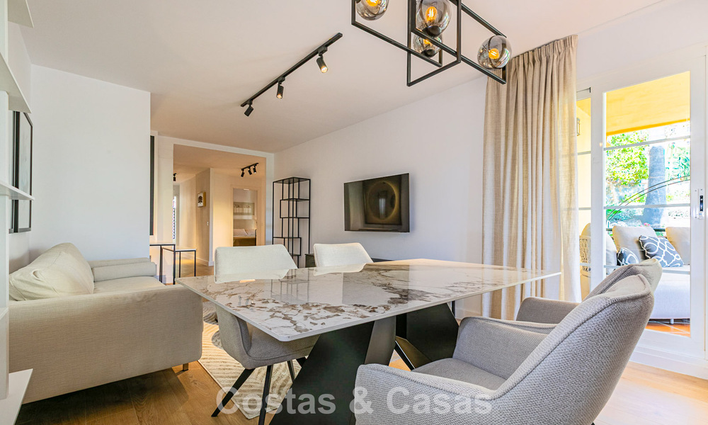 Duplex rénové à vendre à distance de marche de commodités locales et de Puerto Banús à Nueva Andalucia, Marbella 789342