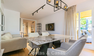 Duplex rénové à vendre à distance de marche de commodités locales et de Puerto Banús à Nueva Andalucia, Marbella 789342 