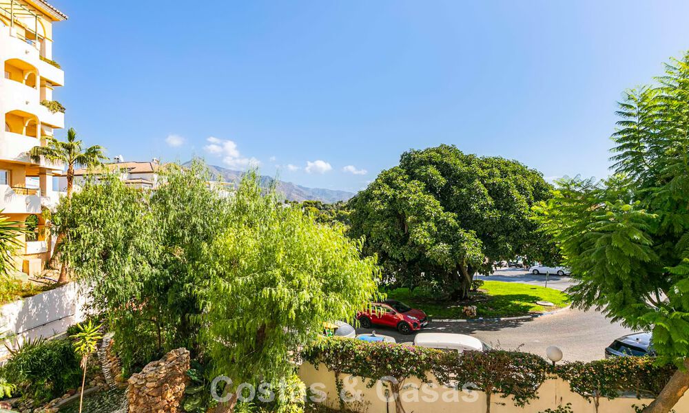 Duplex rénové à vendre à distance de marche de commodités locales et de Puerto Banús à Nueva Andalucia, Marbella 789343
