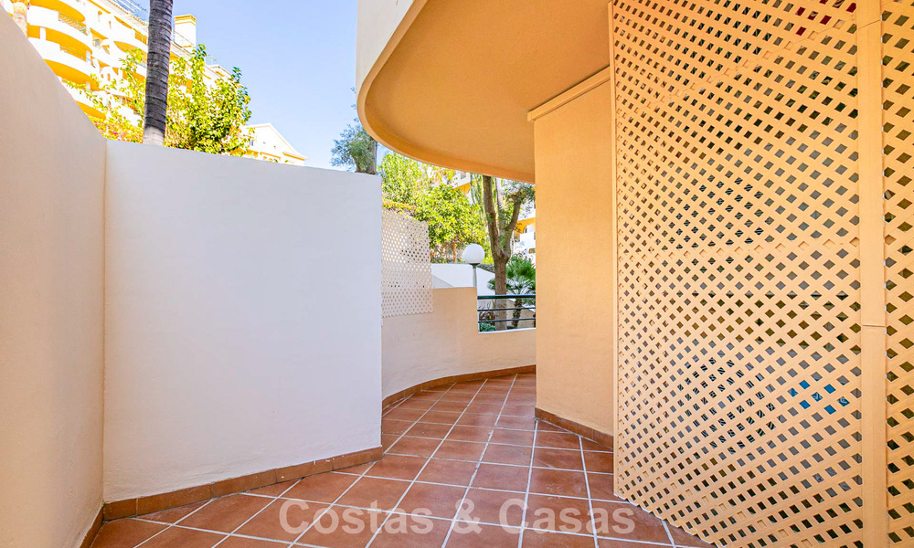 Duplex rénové à vendre à distance de marche de commodités locales et de Puerto Banús à Nueva Andalucia, Marbella 789349