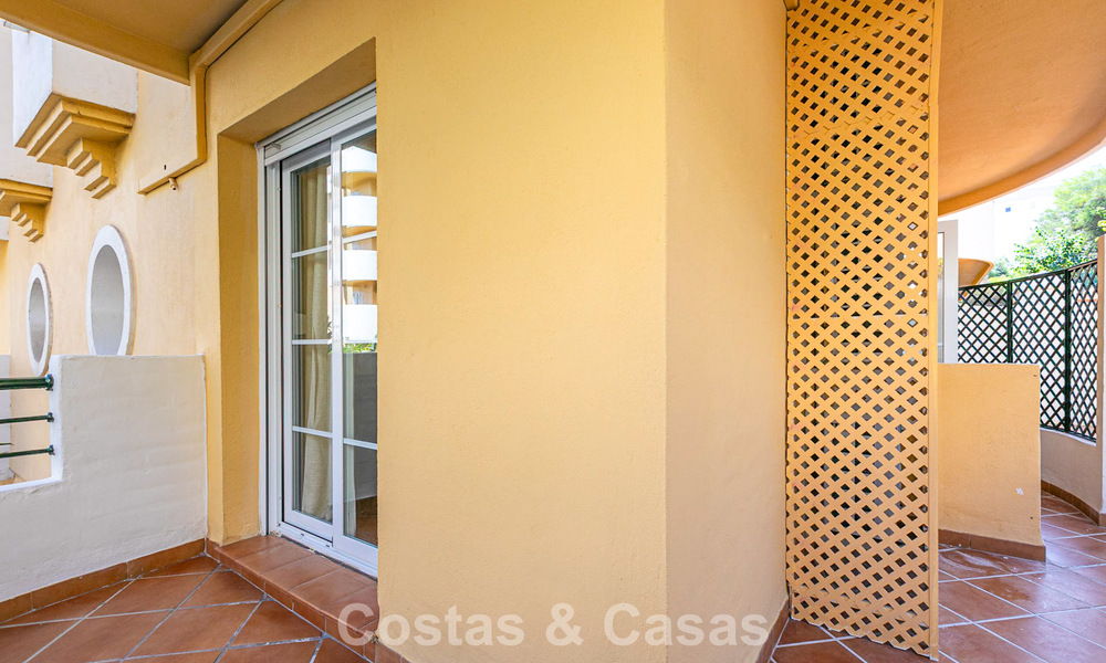 Duplex rénové à vendre à distance de marche de commodités locales et de Puerto Banús à Nueva Andalucia, Marbella 789350