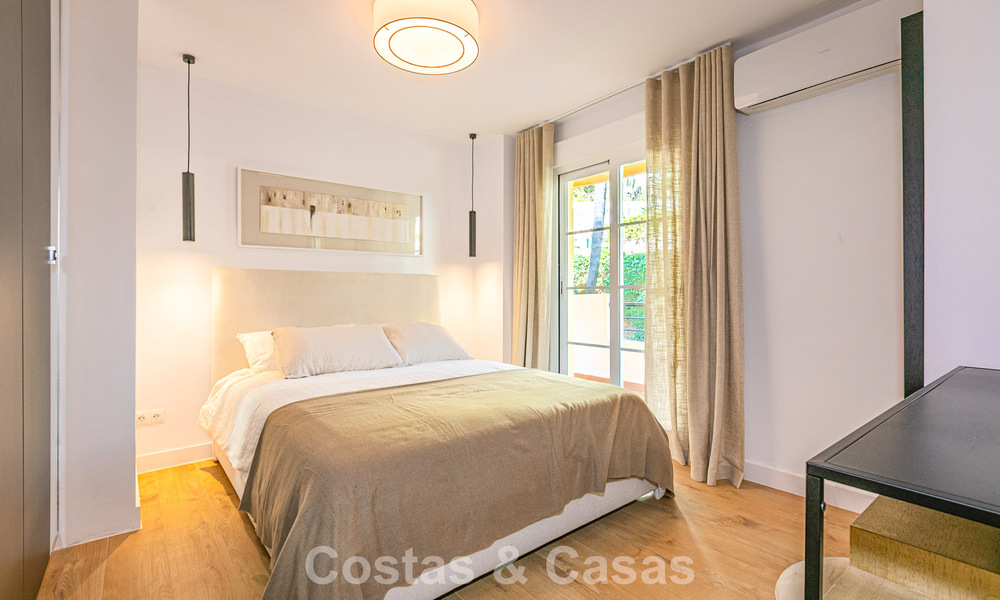 Duplex rénové à vendre à distance de marche de commodités locales et de Puerto Banús à Nueva Andalucia, Marbella 789352