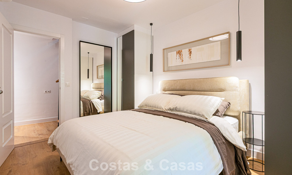Duplex rénové à vendre à distance de marche de commodités locales et de Puerto Banús à Nueva Andalucia, Marbella 789362