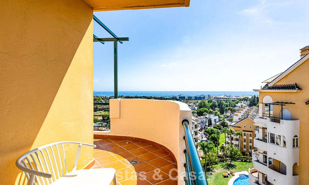 Penthouse avec vue sur la mer à vendre à distance de marche des commodités et de Puerto Banus à Nueva Andalucia, Marbella 789316