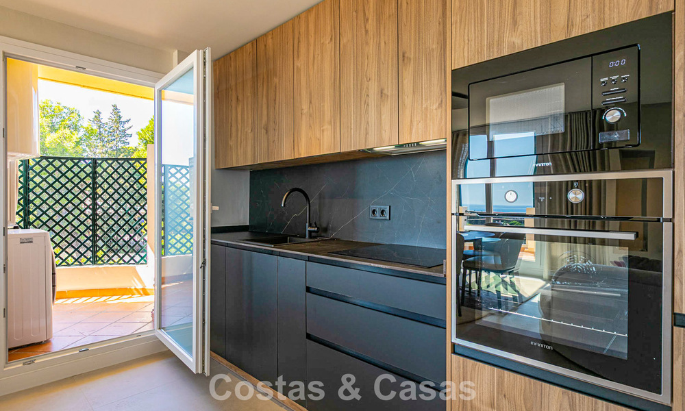 Penthouse avec vue sur la mer à vendre à distance de marche des commodités et de Puerto Banus à Nueva Andalucia, Marbella 789318