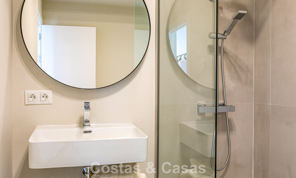 Penthouse avec vue sur la mer à vendre à distance de marche des commodités et de Puerto Banus à Nueva Andalucia, Marbella 789321