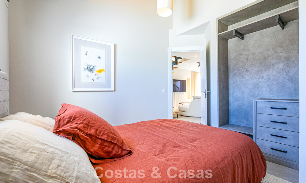 Penthouse avec vue sur la mer à vendre à distance de marche des commodités et de Puerto Banus à Nueva Andalucia, Marbella 789323