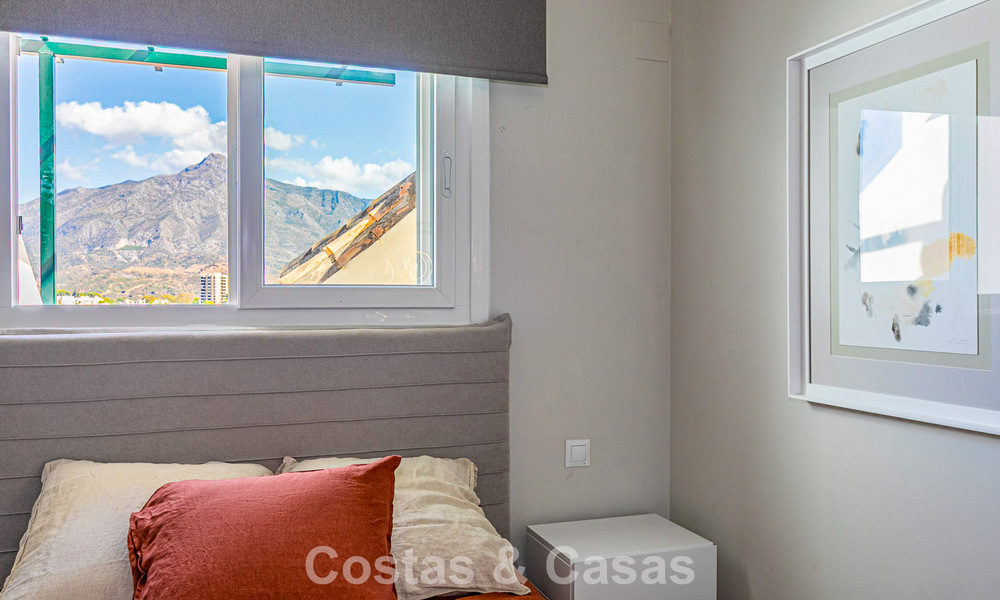 Penthouse avec vue sur la mer à vendre à distance de marche des commodités et de Puerto Banus à Nueva Andalucia, Marbella 789324