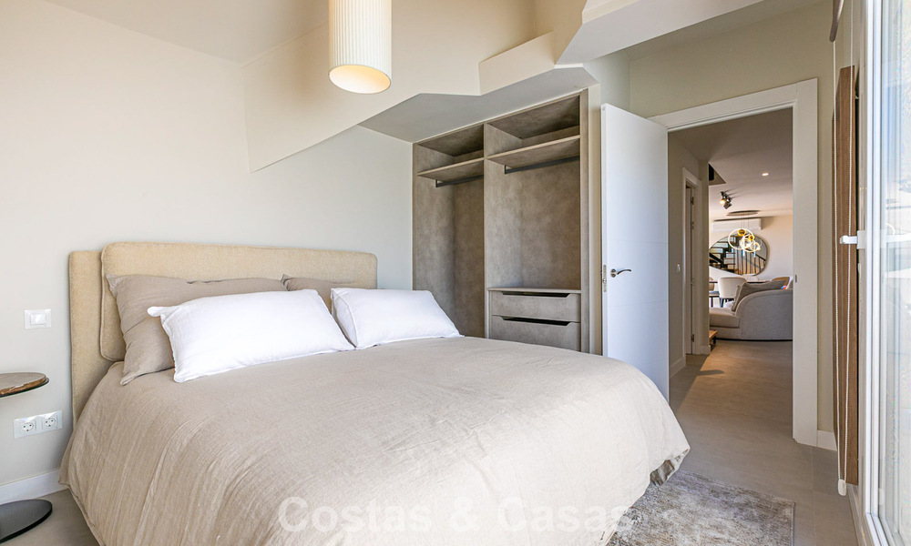 Penthouse avec vue sur la mer à vendre à distance de marche des commodités et de Puerto Banus à Nueva Andalucia, Marbella 789326