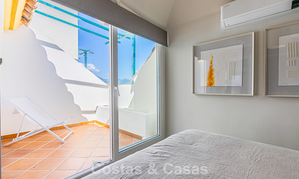 Penthouse avec vue sur la mer à vendre à distance de marche des commodités et de Puerto Banus à Nueva Andalucia, Marbella 789327