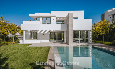 Villa de luxe prête à emménager, au design minimaliste, à vendre sur la New Golden Mile entre Marbella et Estepona 789681