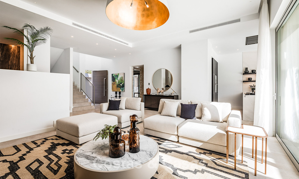 Villa de luxe prête à emménager, au design minimaliste, à vendre sur la New Golden Mile entre Marbella et Estepona 789684