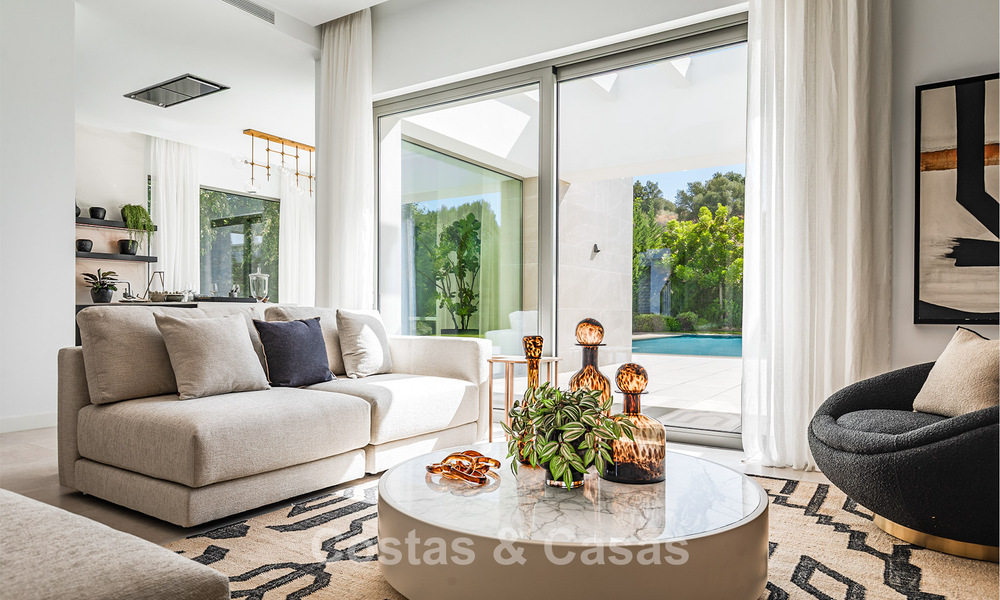 Villa de luxe prête à emménager, au design minimaliste, à vendre sur la New Golden Mile entre Marbella et Estepona 789685