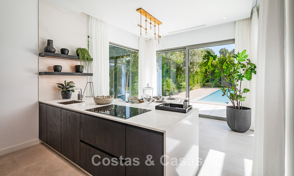 Villa de luxe prête à emménager, au design minimaliste, à vendre sur la New Golden Mile entre Marbella et Estepona 789693