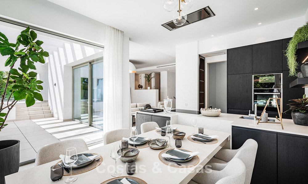 Villa de luxe prête à emménager, au design minimaliste, à vendre sur la New Golden Mile entre Marbella et Estepona 789695