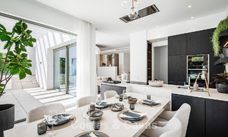 Villa de luxe prête à emménager, au design minimaliste, à vendre sur la New Golden Mile entre Marbella et Estepona 789695 